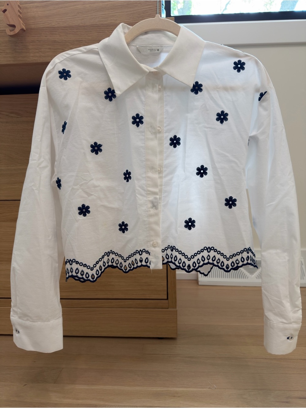 Zara White Button-Up Shirt with Navy Floral Embroidery